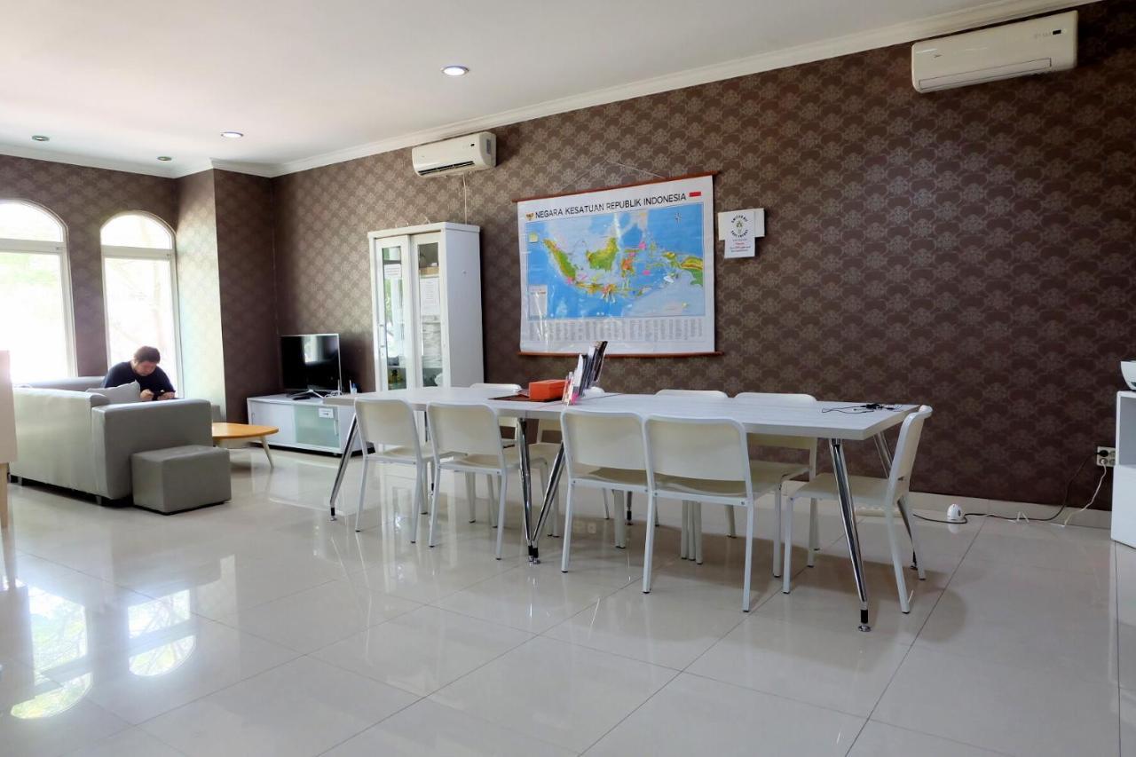 Homiestay Jakarta Exterior photo