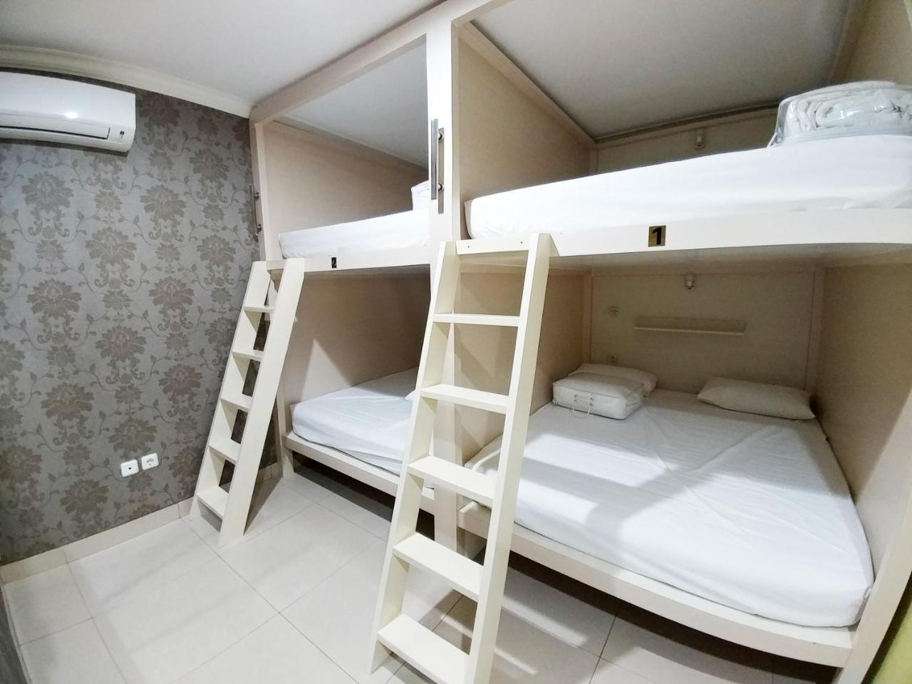 Homiestay Jakarta Exterior photo