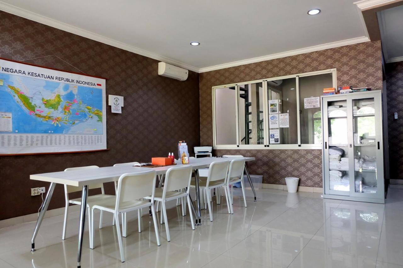 Homiestay Jakarta Exterior photo