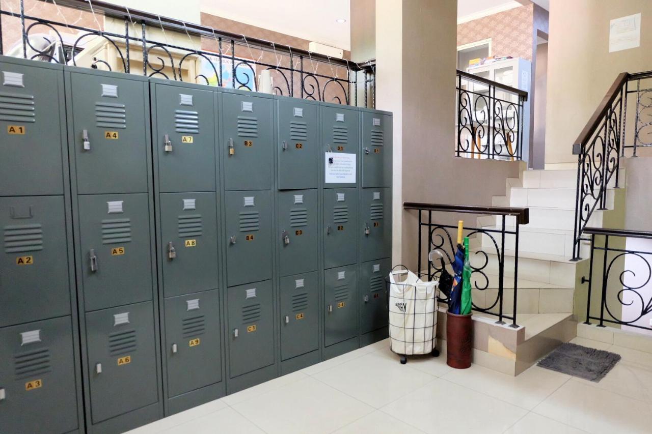 Homiestay Jakarta Exterior photo